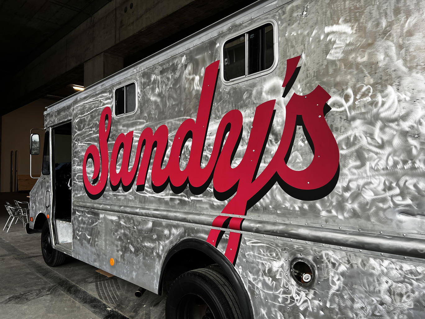 urSIGN GmbH · Sandy Foodtruck